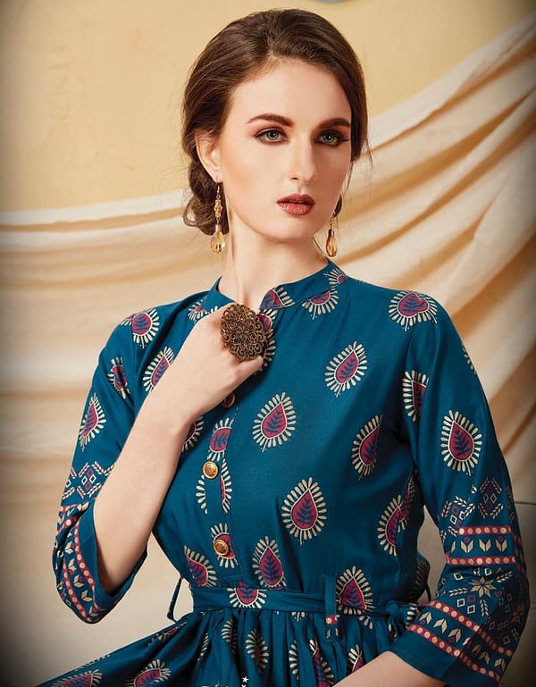 Petite Graceful Ensemble Kurtis